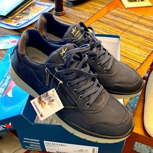 NWT Mephisto Allrounder mens walking shoe